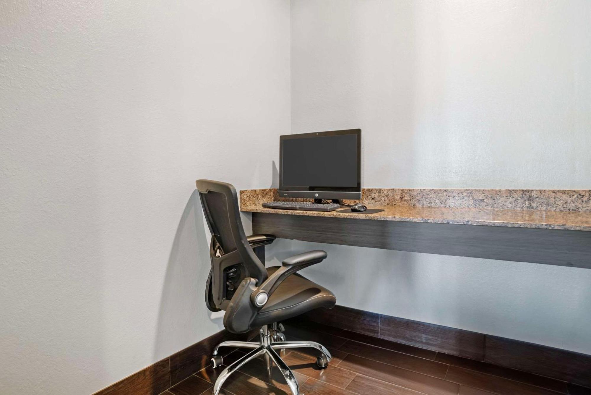Quality Inn & Suites Birmingham - Highway 280 Eksteriør bilde