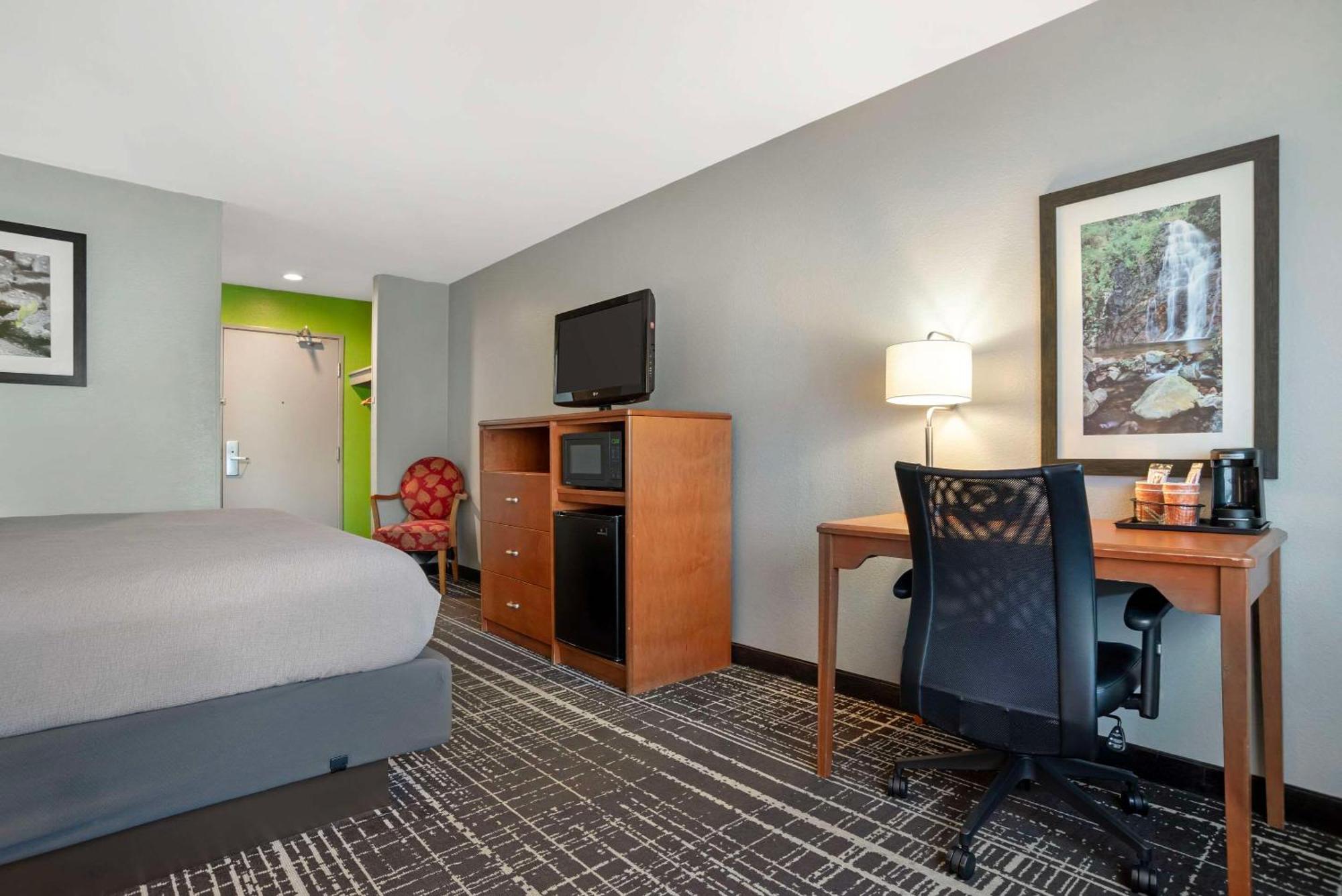Quality Inn & Suites Birmingham - Highway 280 Eksteriør bilde